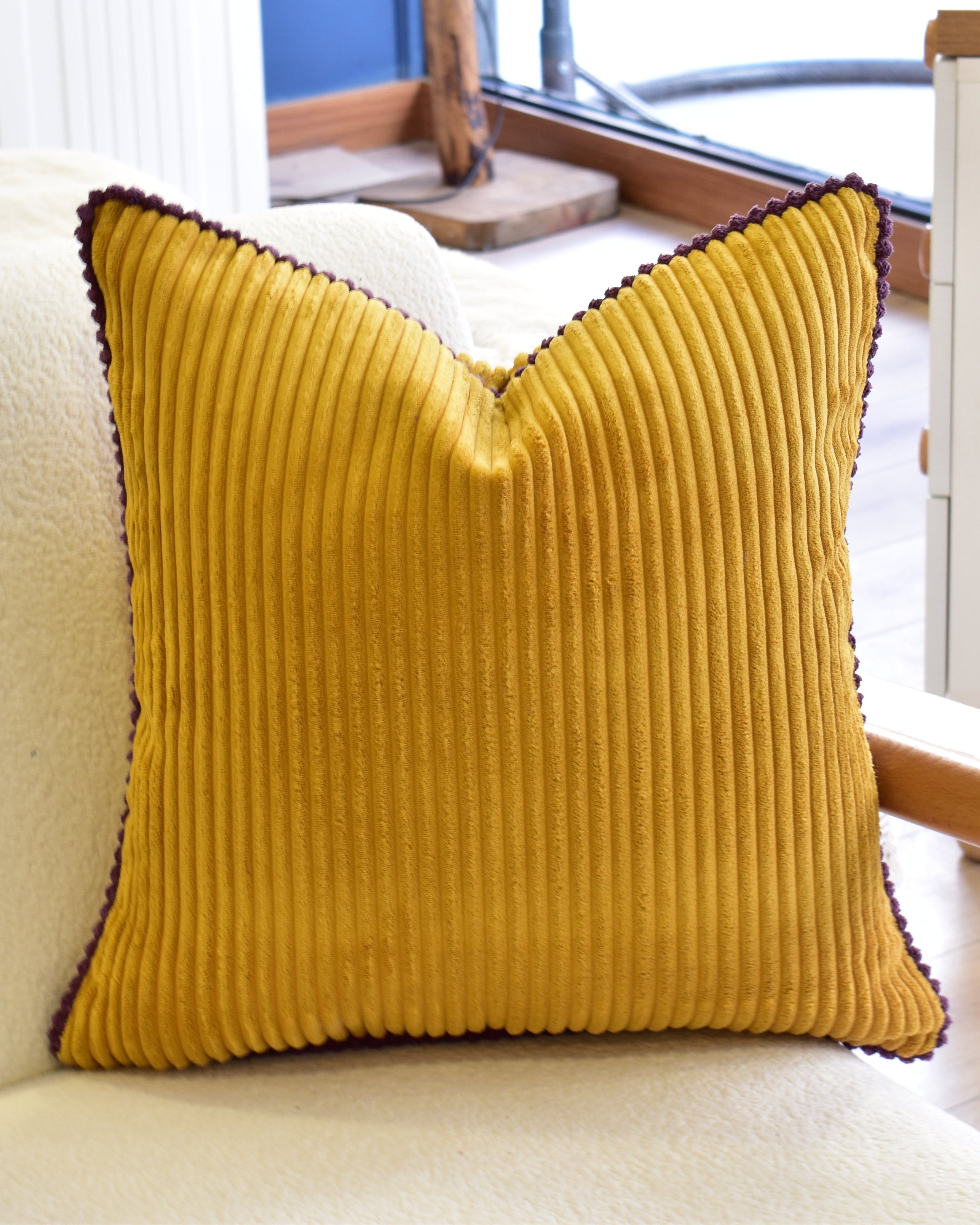 Mor Biyeli Hardal Fitilli Kadife Kırlent Kılıfı