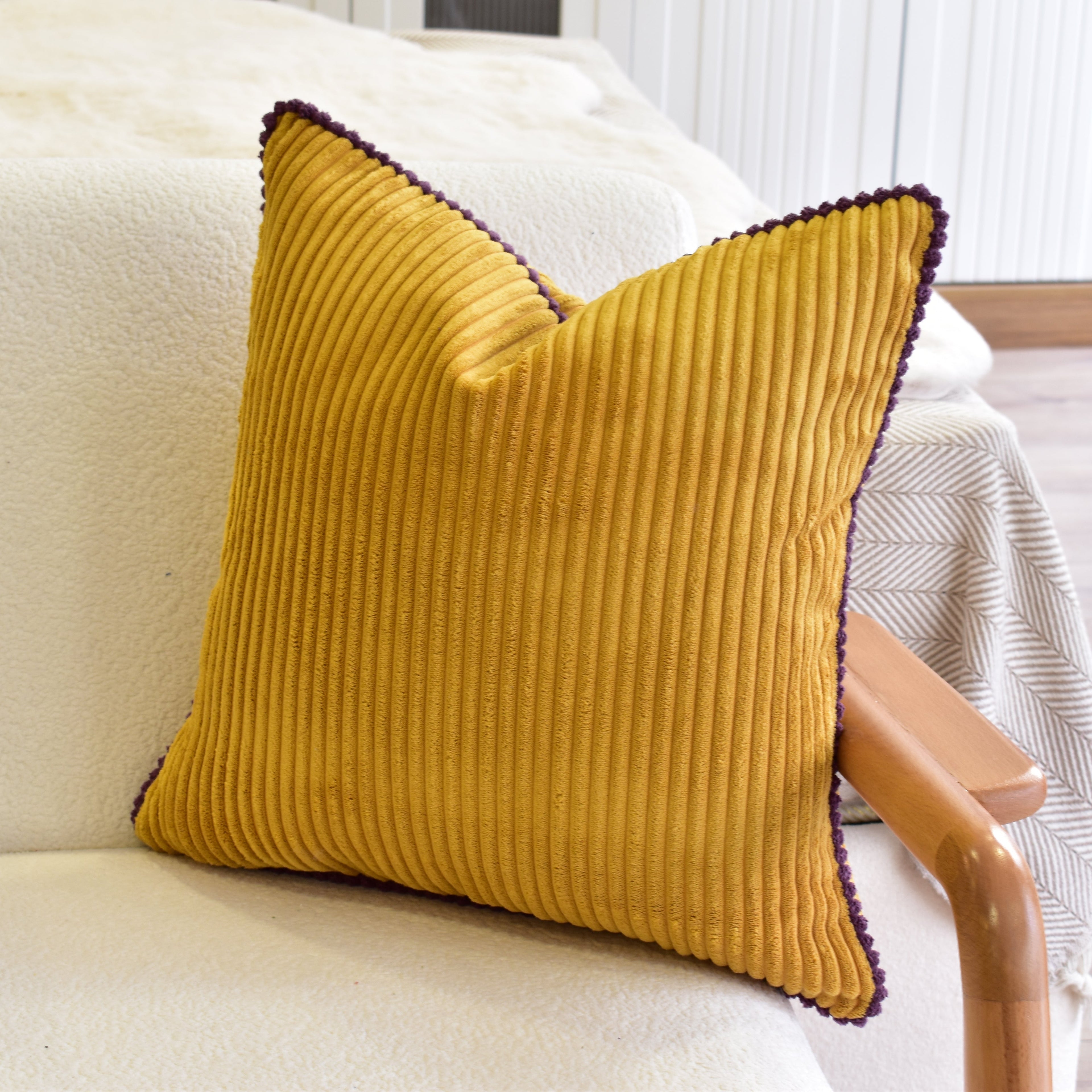 Mor Biyeli Hardal Fitilli Kadife Kırlent Kılıfı